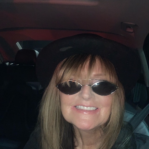 Meet your Posher, Sherri - Picture 2 of 6